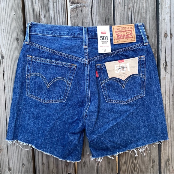 Levi’s 501 mid thigh dark wash button fly shorts - Picture 5 of 6